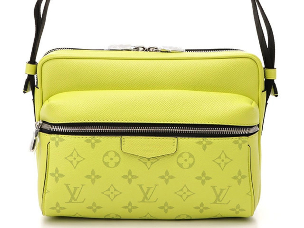LOUIS VUITTON Shoulder Bag Outdoor Messenger Taiga Eclipse Black Jaune